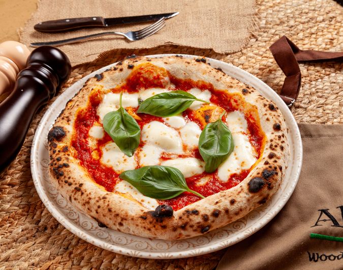 Pizza frisch aus dem Ofen